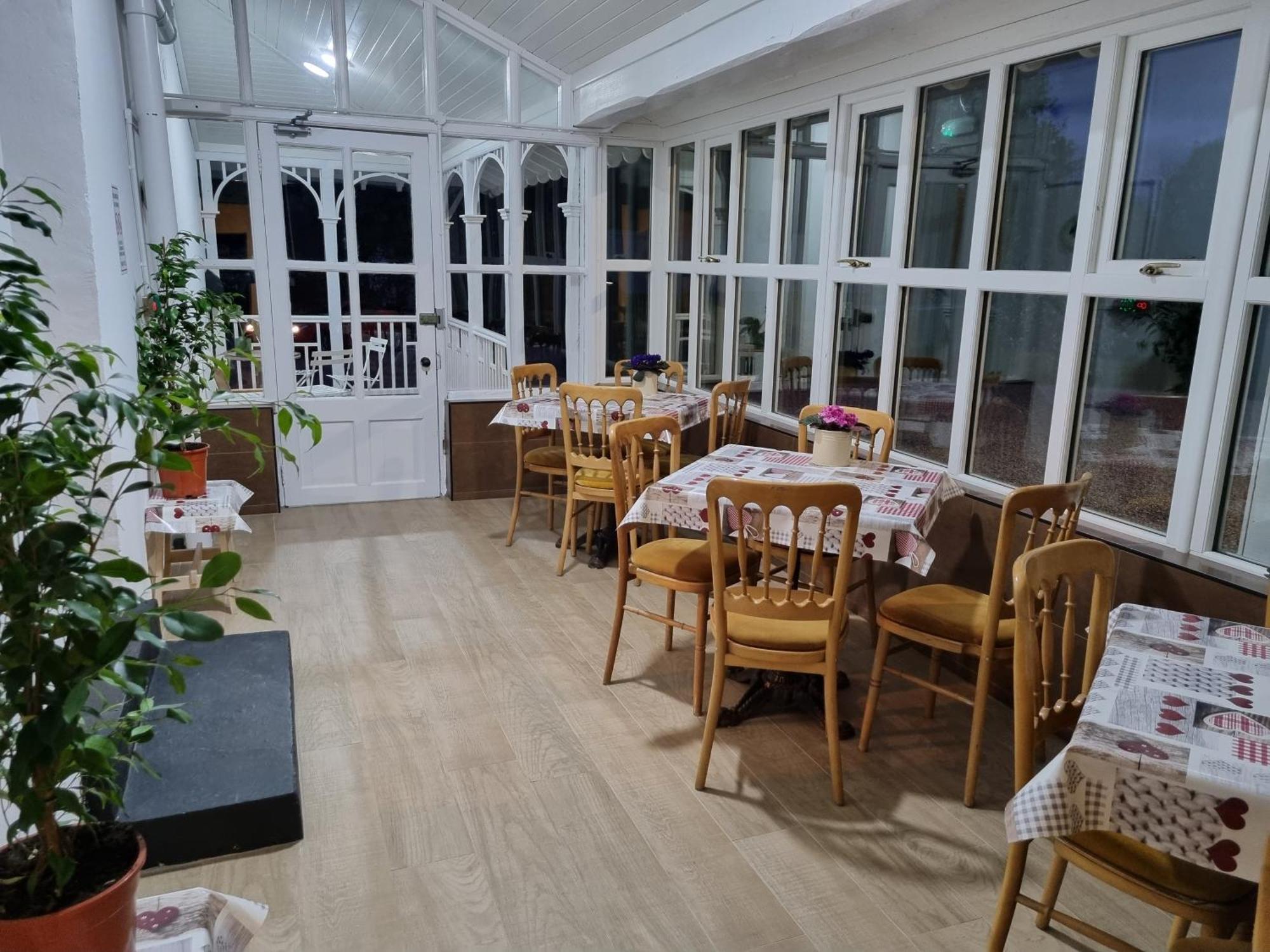 The Monkey Puzzle Hotel Bunclody Exterior photo